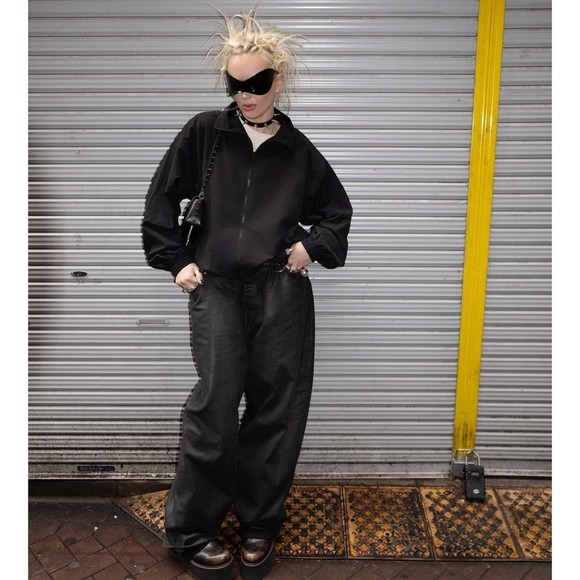 Black Futuristic Sunglasses for Men Women Oversized Wrap Around Shield Fashion - Picture 5 of 8